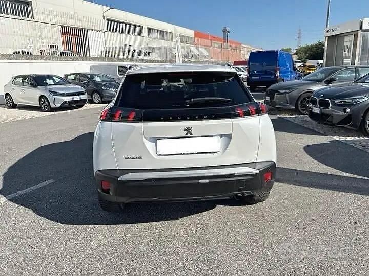 Usata Peugeot 2008 Allure 100 CV (73 kW) 2022 Bianco SUV