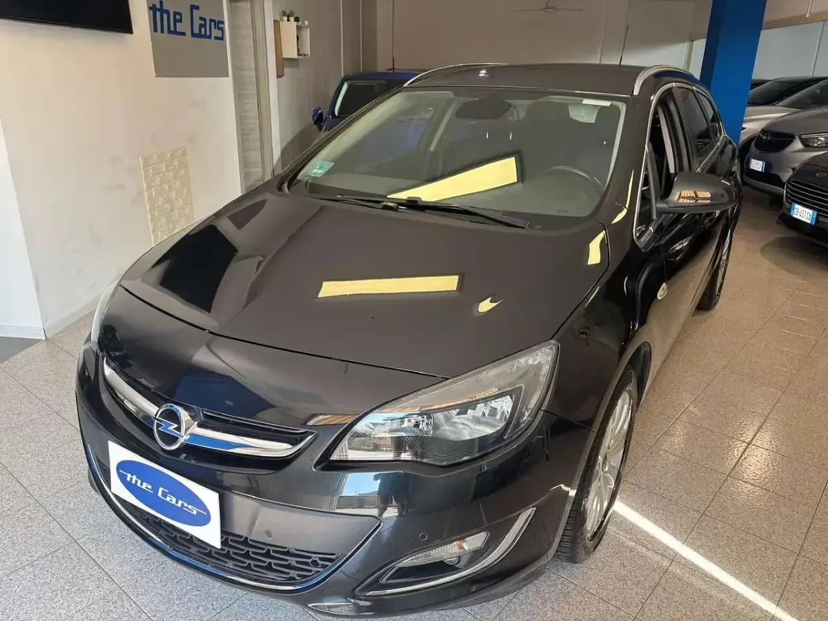 Usata Opel Astra Cosmo 110 CV (80 kW) 2014 Nero Station wagon