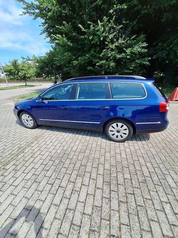 Usata VW Passat Comfortline 105 CV (77 kW) 2005 Blu/azzurro Station wagon
