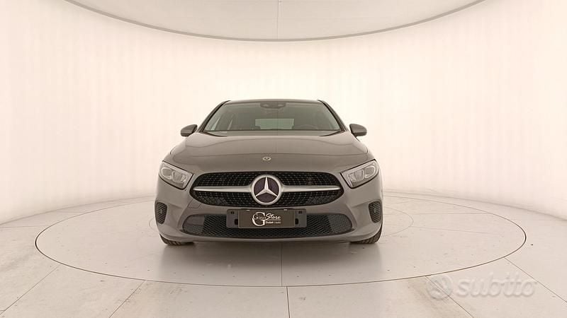 Usata Mercedes A180 136 CV (100 kW) 2020 Grigio Berlina