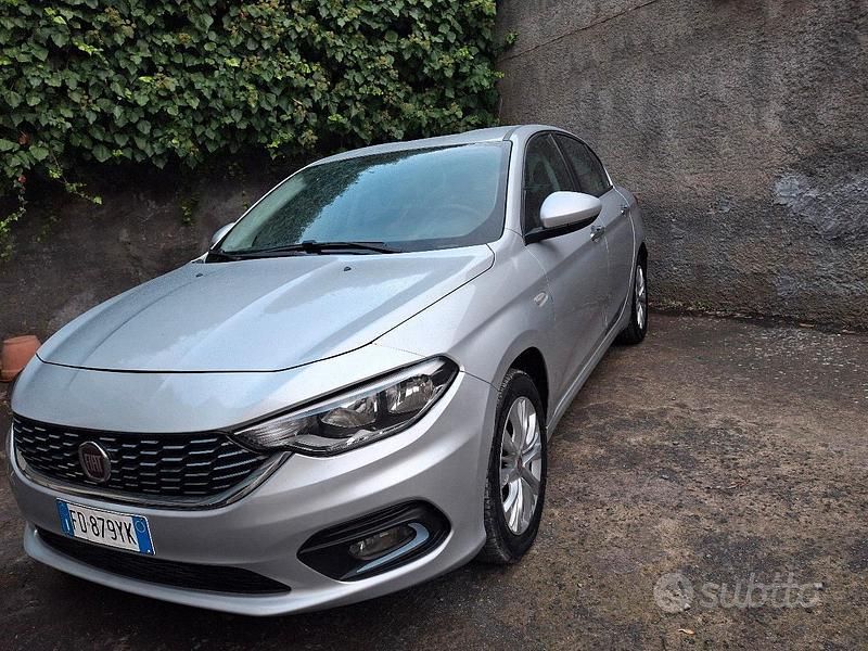 Grigio Usata 2016 Fiat Tipo Tre volumi | 7500 € (Buon prezzo) - Immagine 1/4