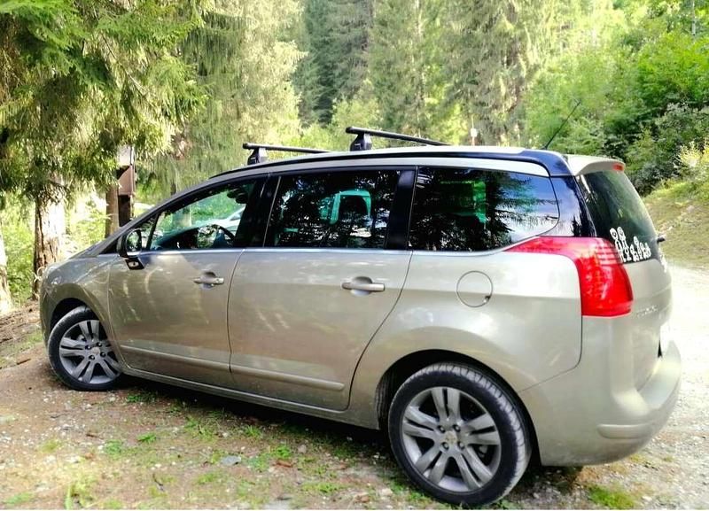 Usata Peugeot 5008 Allure 111 CV (81 kW) 2012 Bronzo Monovolume