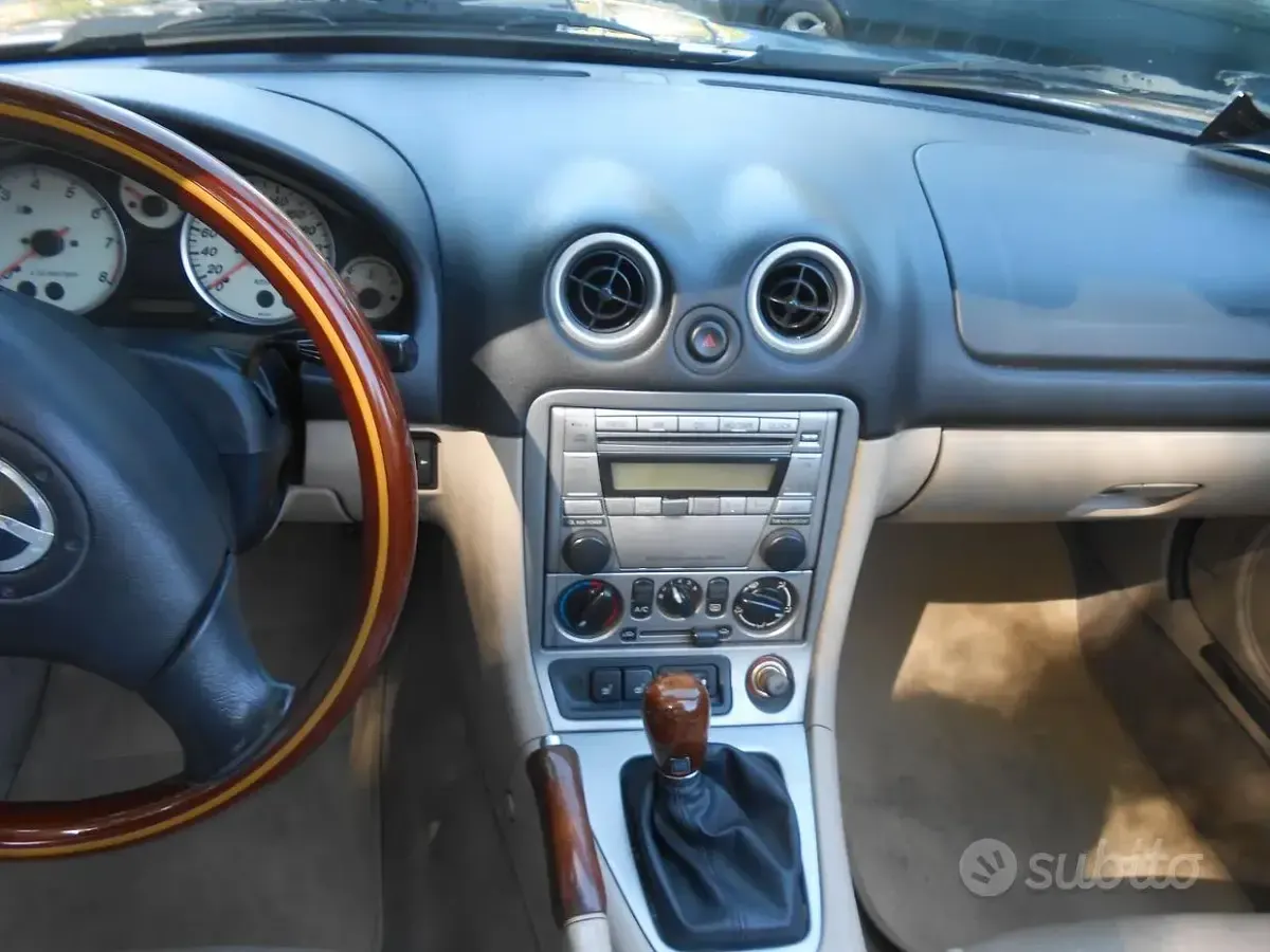 Usata Mazda MX5 110 CV (80 kW) 2004 Blu Cabrio