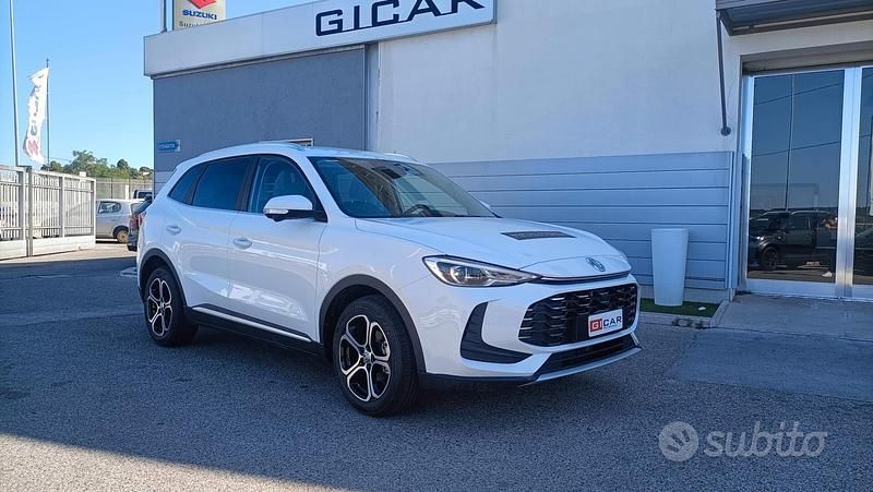 Bianco Nuova 2025 MG ZS Tre volumi | 16.890 € (Buon prezzo) - Immagine 1/4