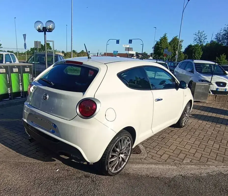 Usata Alfa Romeo MiTo Super 105 CV (77 kW) 2012 Bianco Utilitaria