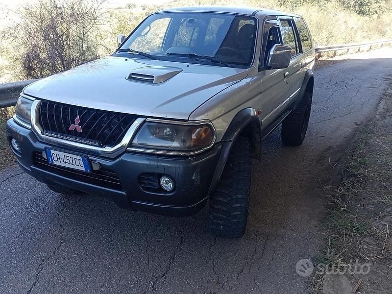 Grigio Usata 2004 Mitsubishi Pajero Sport SUV | 7500 € (Buon prezzo) - Immagine 1/4