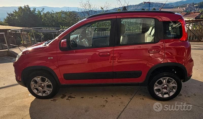 Usata Fiat Panda 4x4 S 95 CV (69 kW) 2016 Rosso Utilitaria