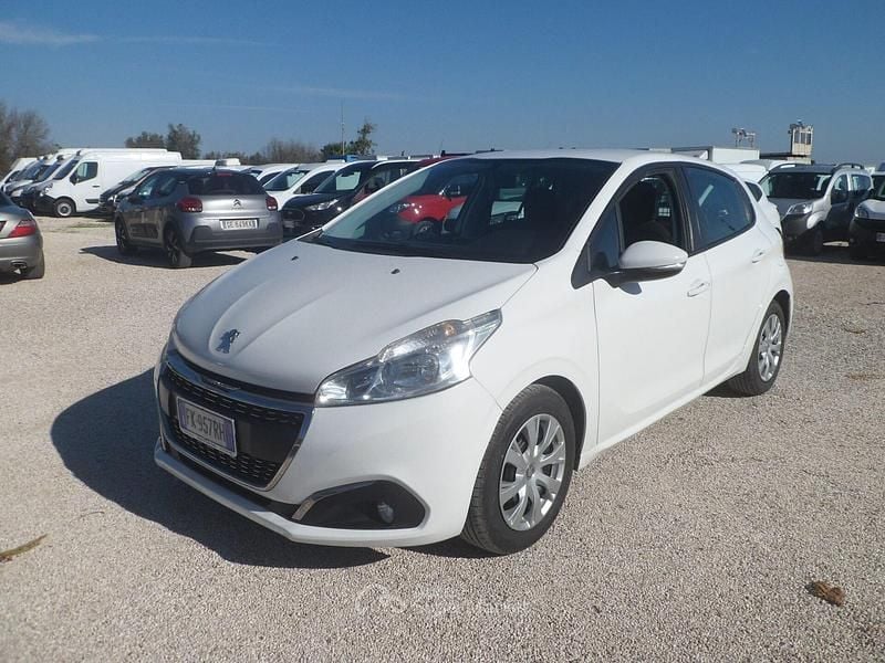 Bianco Usata 2018 Peugeot 208 Due volumi | 6000 € (Ottimo prezzo) - Immagine 1/4