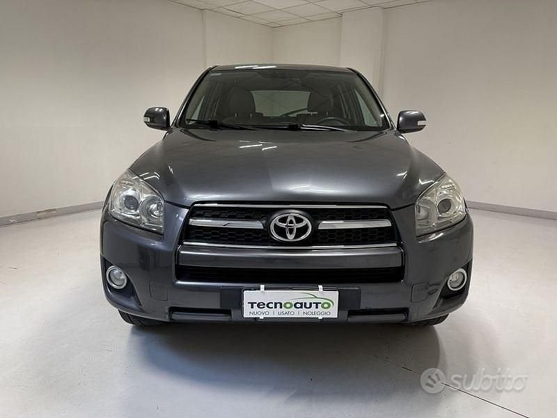 Second-hand Toyota RAV4 Executive 150 CP (110 kW) 2009 Gri SUV