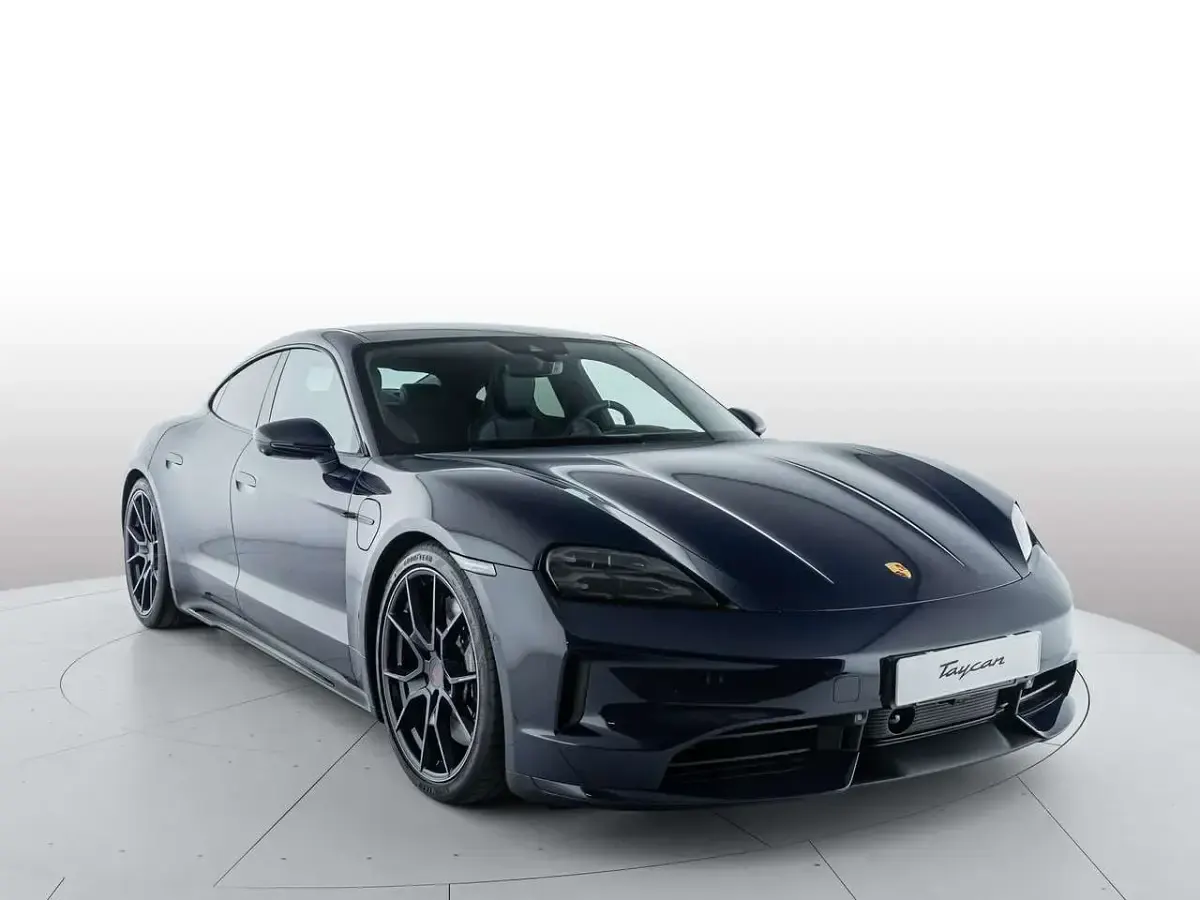 Nuova Porsche Taycan 4S 400 kW (544 CV) 2026 Colore su campione Berlina