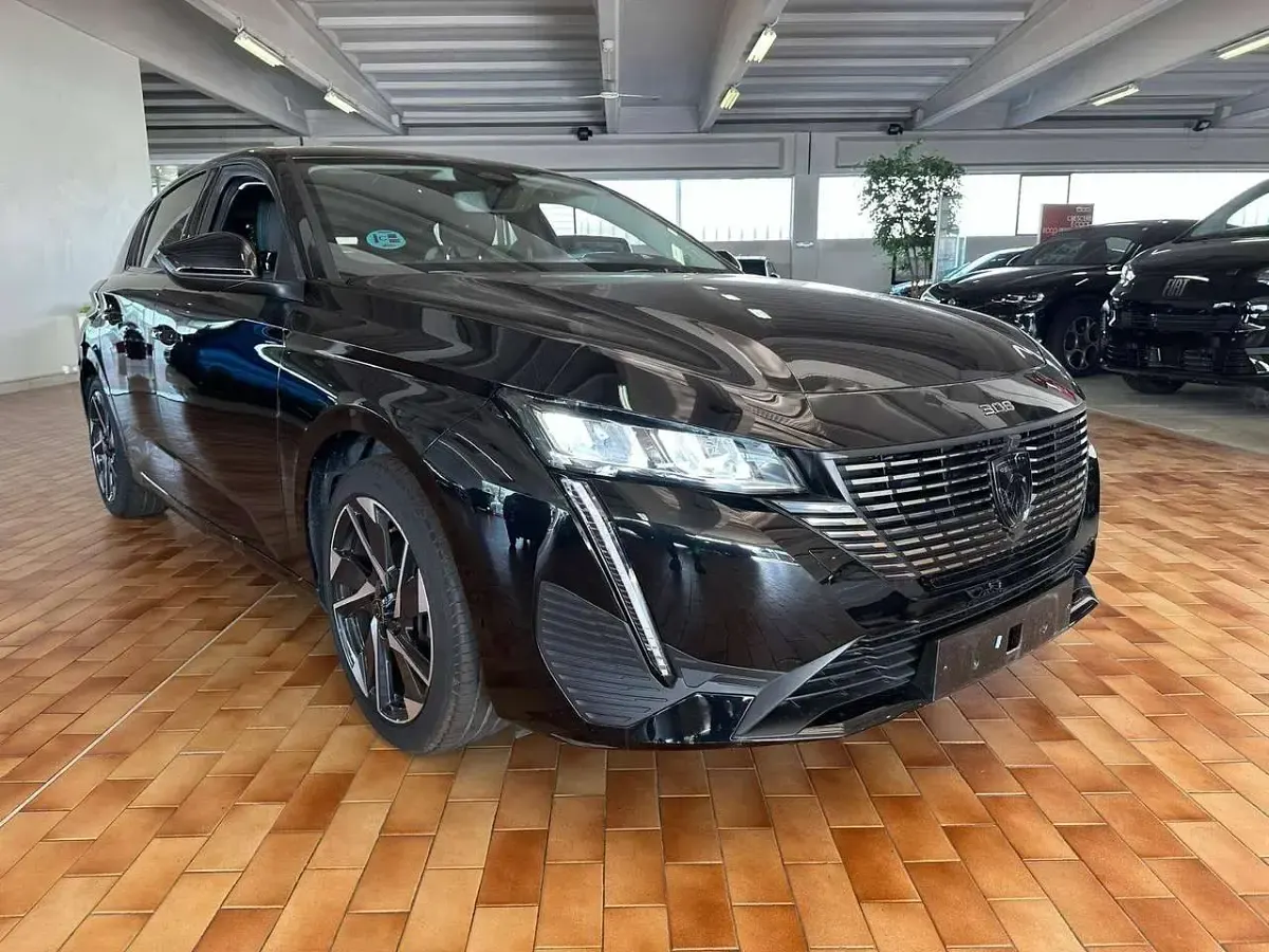Usata Peugeot 308 Allure+ 131 CV (96 kW) 2024 Nero Berlina