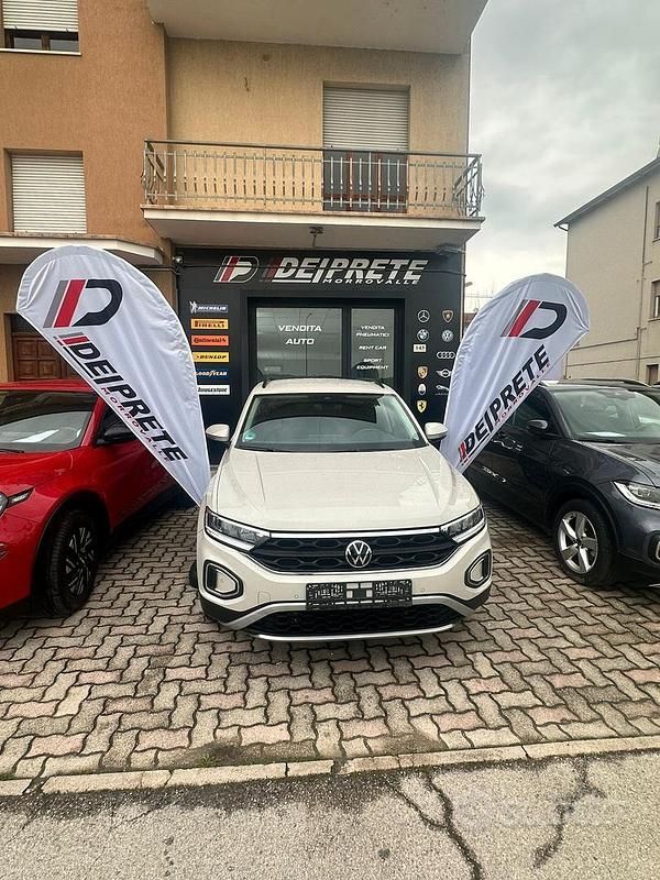 Usata VW T-Roc Life 110 CV (80 kW) 2023 Beige SUV
