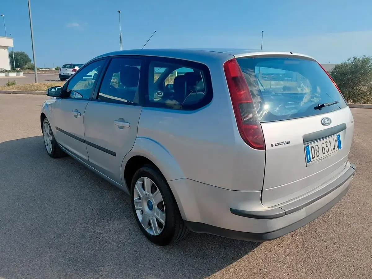 Usata Ford Focus S 90 CV (66 kW) 2007 Argento Station wagon