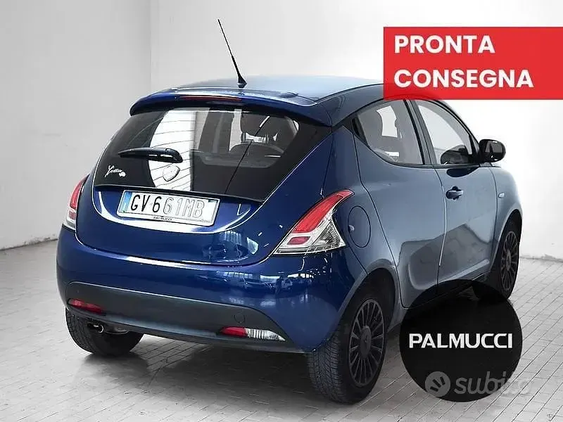 Usata Lancia Ypsilon 69 CV (50 kW) 2015 Blu Utilitaria
