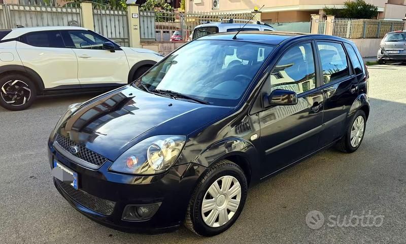 Usata Ford Fiesta 68 CV (50 kW) 2007 Nero Utilitaria