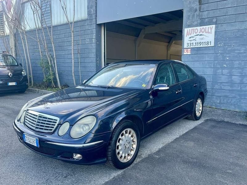 Blu/azzurro Usata 2005 Mercedes E270 Avantgarde Tre volumi | 2200 € (Ottimo prezzo) - Immagine 1/4