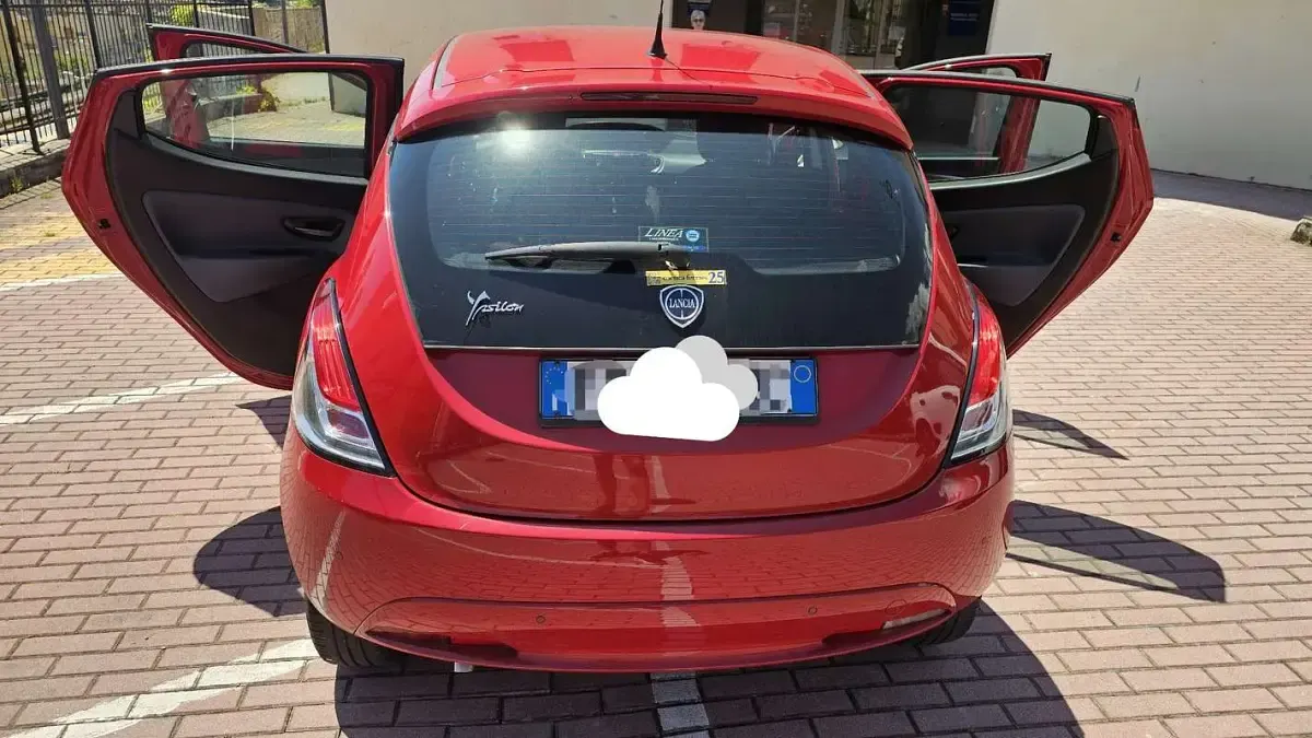 Usata Lancia Ypsilon Silver 69 CV (50 kW) 2016 Utilitaria