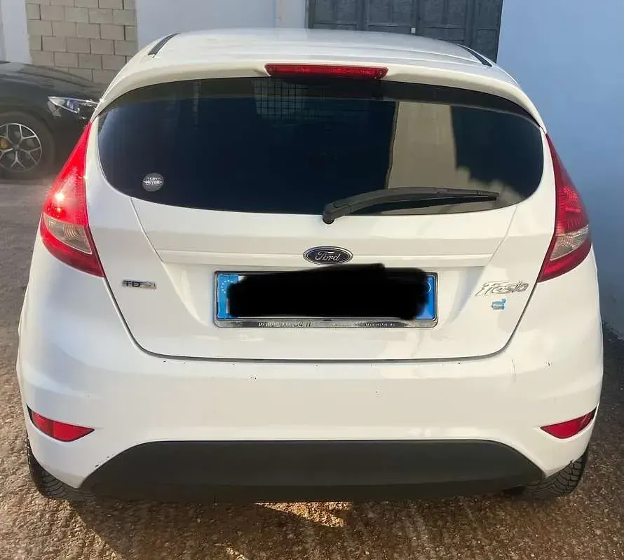 Usata Ford Fiesta 68 CV (50 kW) 2011 Berlina