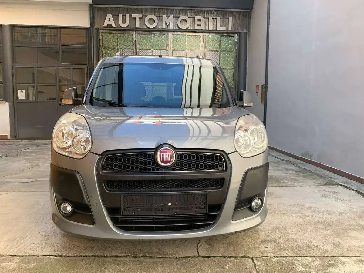 Usata Fiat Doblò Easy 120 CV (88 kW) 2012 Azzurino met Monovolume