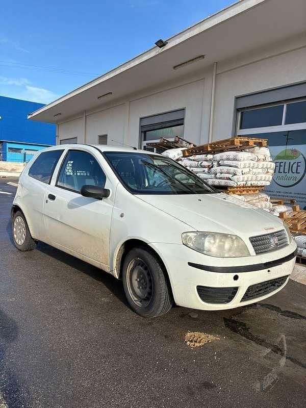 Usata Fiat Punto Classica 69 CV (50 kW) 2009 Bianco Utilitaria
