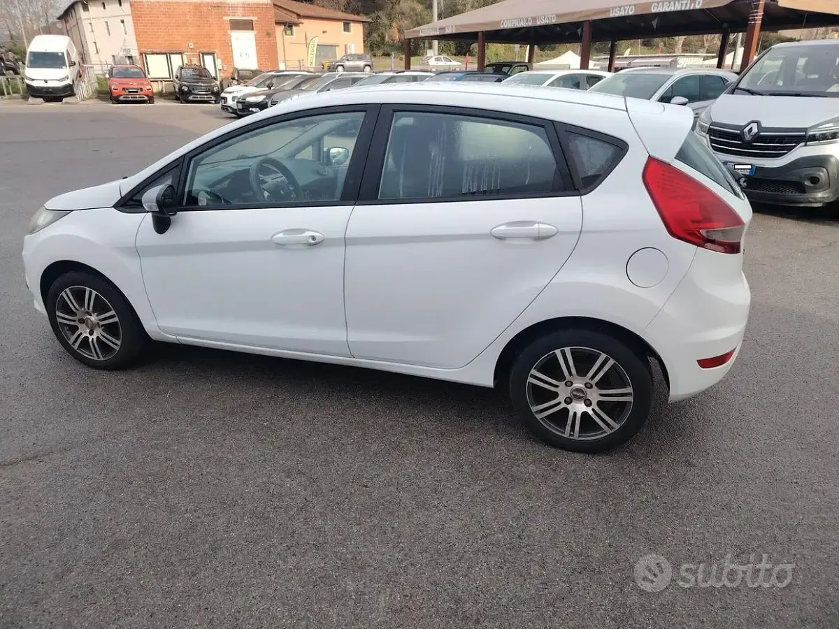 Usata Ford Fiesta Titanium 97 CV (71 kW) 2009 Bianco Berlina