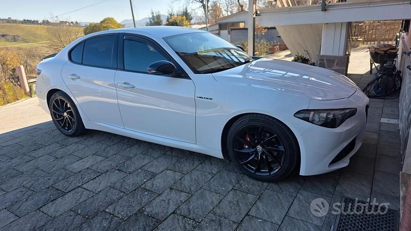 Begagnad Alfa Romeo Giulia 150 HK (110 kW) 2017 Vit Sedan