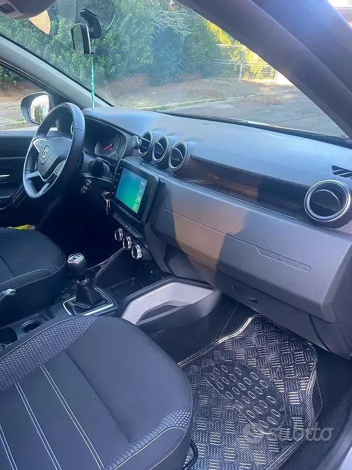 Usata Dacia Duster Prestige 101 CV (74 kW) 2021 Grigio SUV
