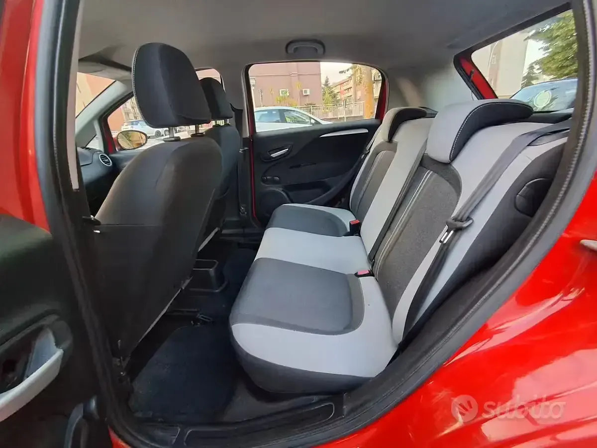 Usata Fiat Punto Pop 75 CV (55 kW) 2012 Rosso Utilitaria