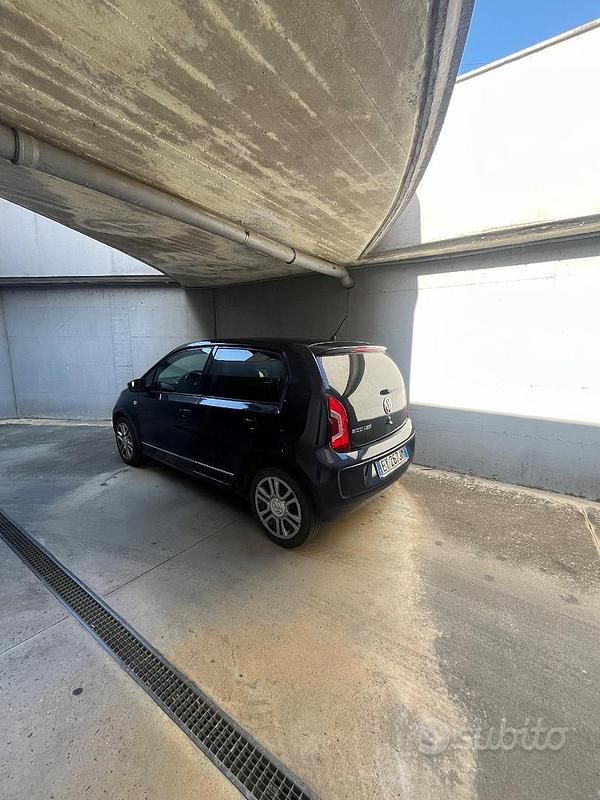 Usata VW up! 68 CV (50 kW) 2015 Blu Utilitaria
