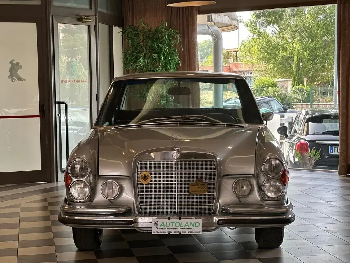 Usata Mercedes 280 155 CV (114 kW) 1970 Grigio metallizzato Berlina