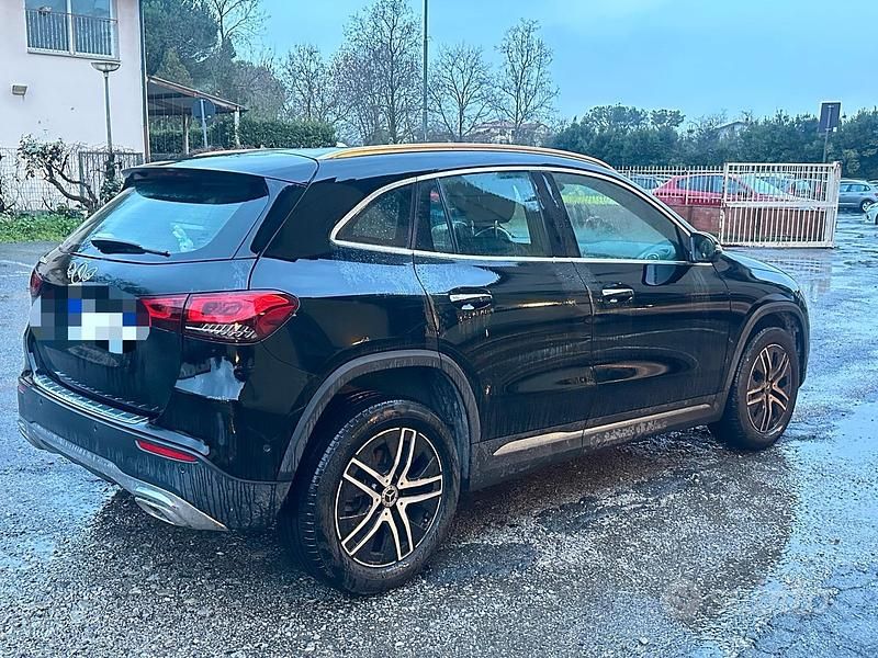 Usata Mercedes GLA180 136 CV (100 kW) 2023 Nero SUV