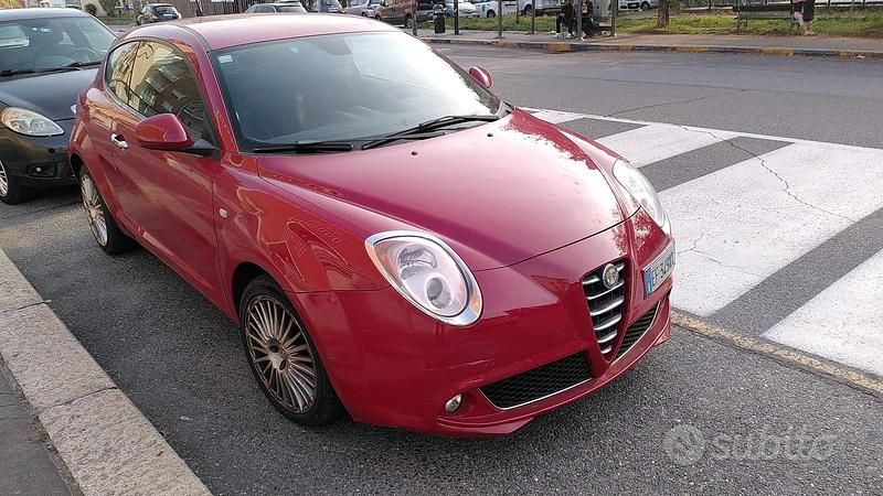 Rosso Usata 2010 Alfa Romeo MiTo Due volumi | 4799 € (Buon prezzo) - Immagine 1/4