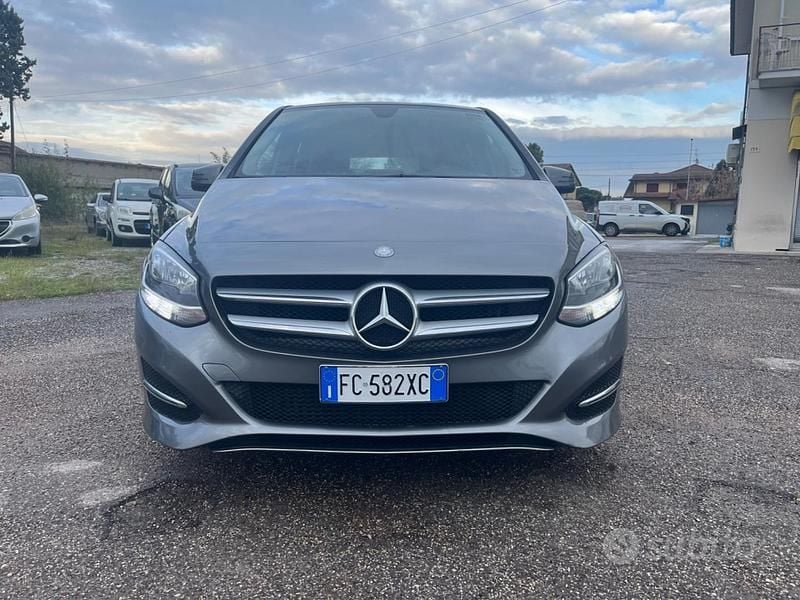 Usata Mercedes B160 89 CV (65 kW) 2016 Grigio Monovolume