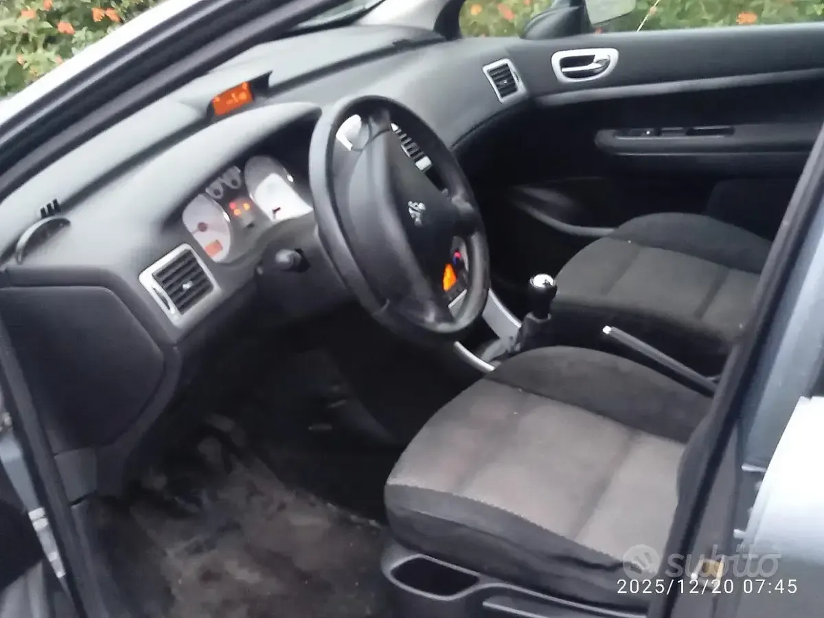 Usata Peugeot 307 90 CV (66 kW) 2007 Grigio Utilitaria