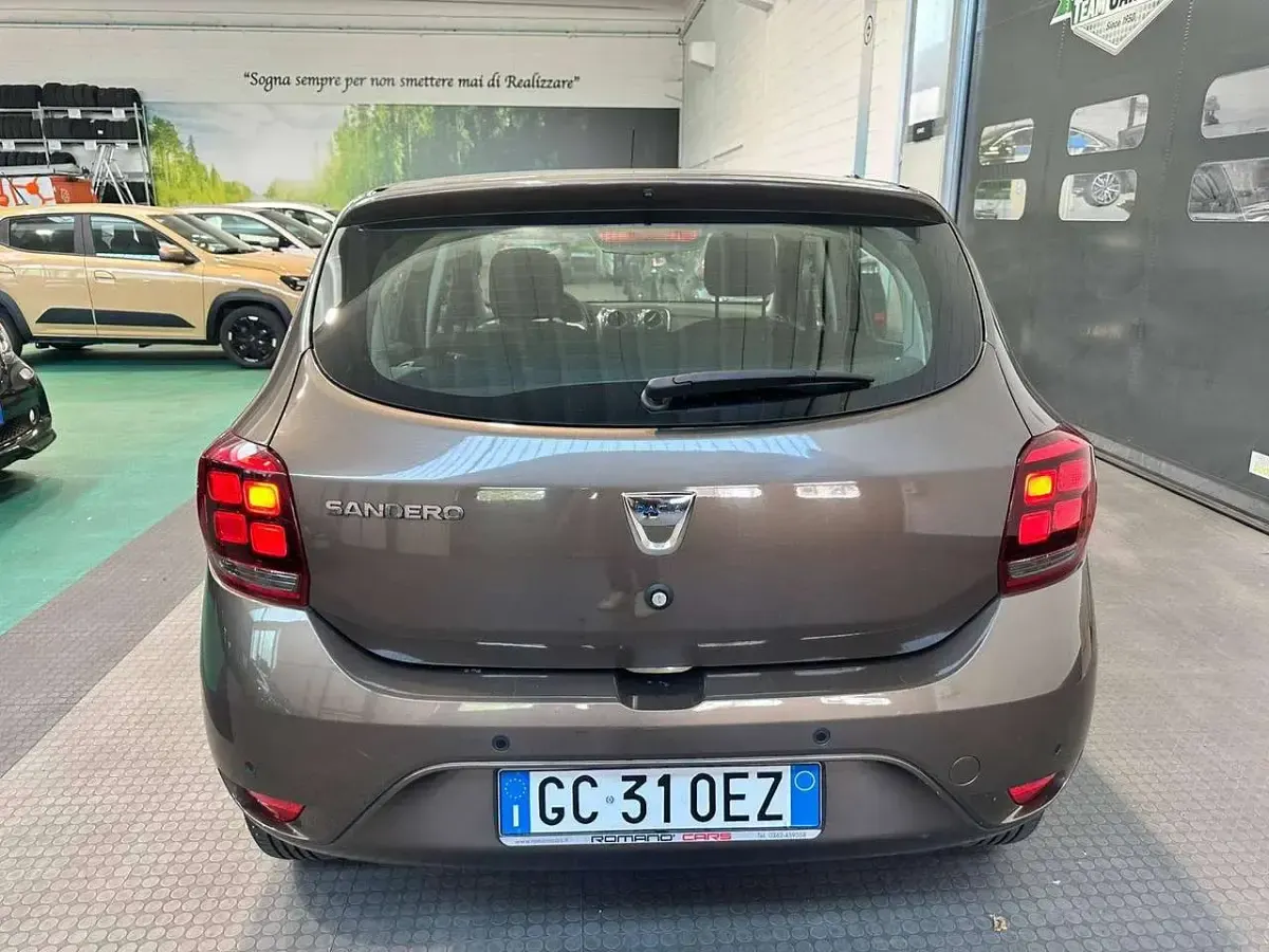 Usata Dacia Sandero Comfort 101 CV (74 kW) 2020 Marrone Berlina