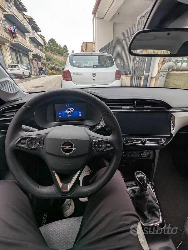 Używany Opel Corsa 75 KM (55 kW) 2024 Czerwony Sedan/Limuzyna