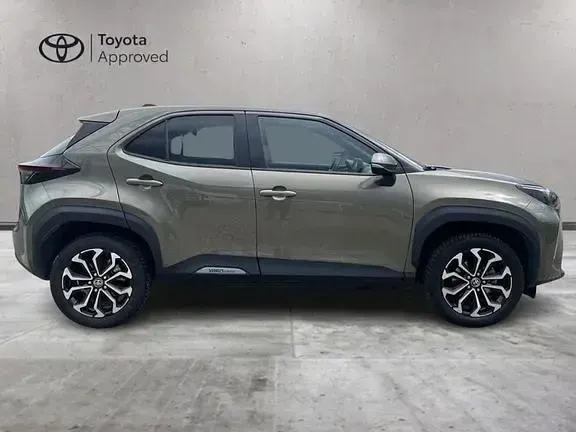Usata Toyota Yaris Cross Trend 92 CV (67 kW) 2022 Grigio SUV