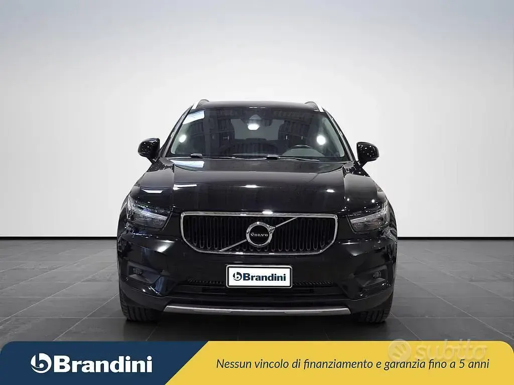 Usata Volvo XC40 Momentum 129 CV (94 kW) 2021 Nero SUV