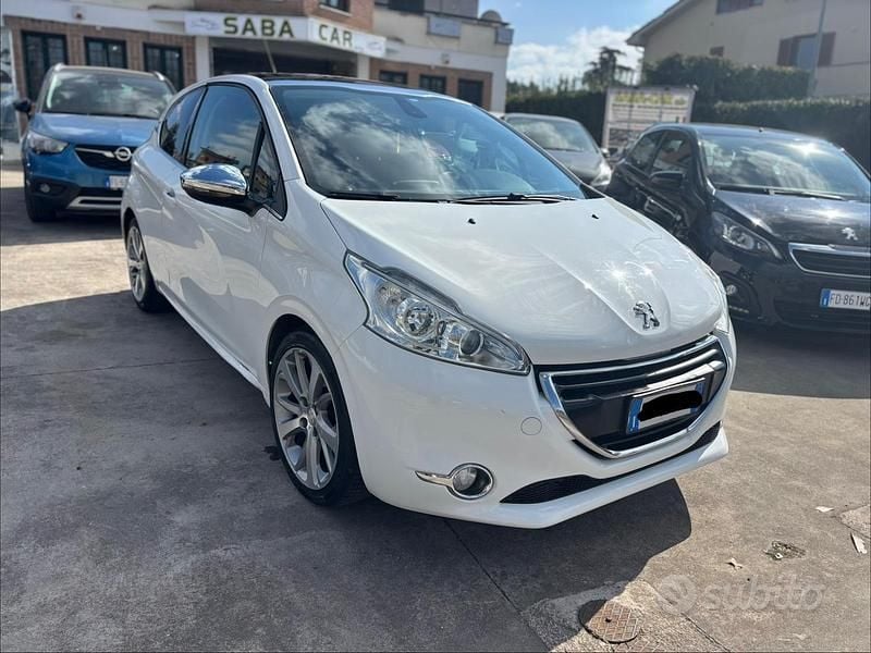 Usata Peugeot 208 Allure 92 CV (67 kW) 2015 Bianco Utilitaria