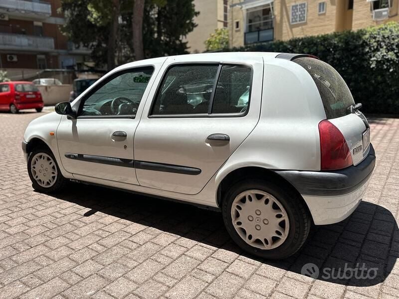 Usata Renault Clio II 58 CV (42 kW) 1999 Bianco Utilitaria