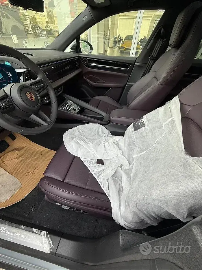 Usata Porsche Macan 300 kW (408 CV) 2024 Grigio SUV