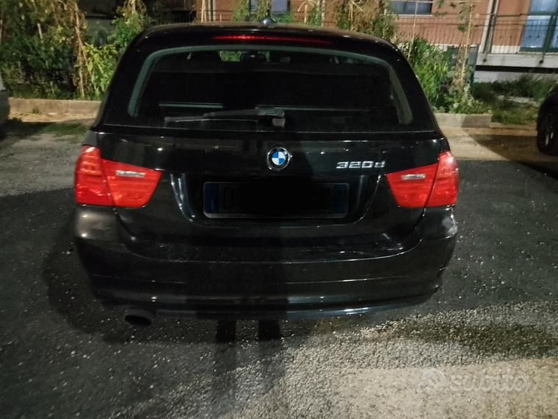 Nero Usata 2011 BMW 320 Comfort Edition Station wagon | 10.000 € - Immagine 1/4