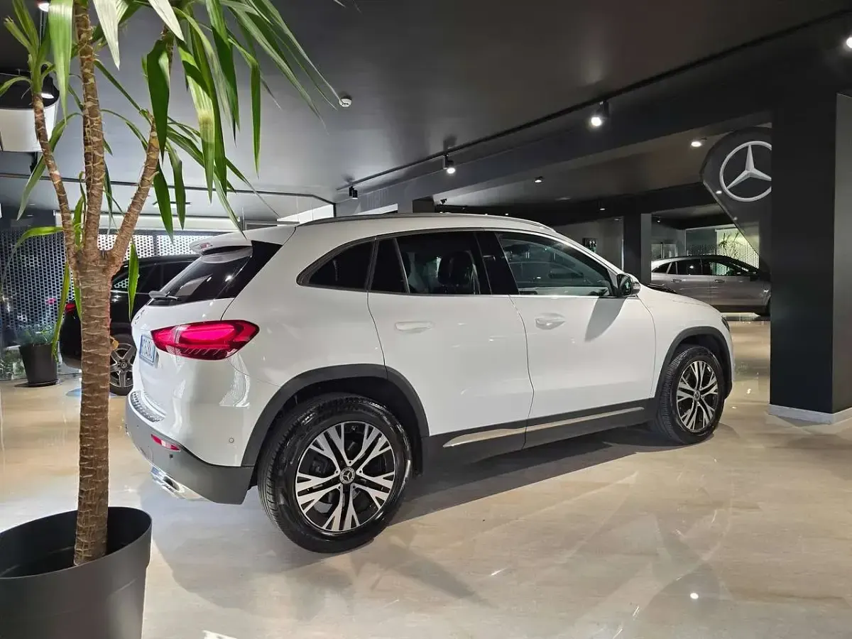 Usata Mercedes GLA200 Advanced Plus 150 CV (110 kW) 2024 Bianco SUV