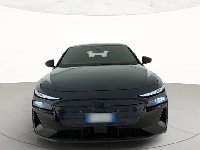 Usata Audi A6 e-tron S-Line 314 kW (428 CV) 2025 Blu plasma metallizzato Station wagon