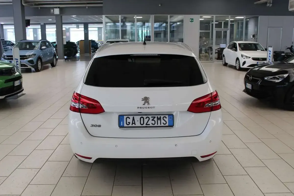 Usata Peugeot 308 SW Active 131 CV (96 kW) 2020 Bianco Station wagon