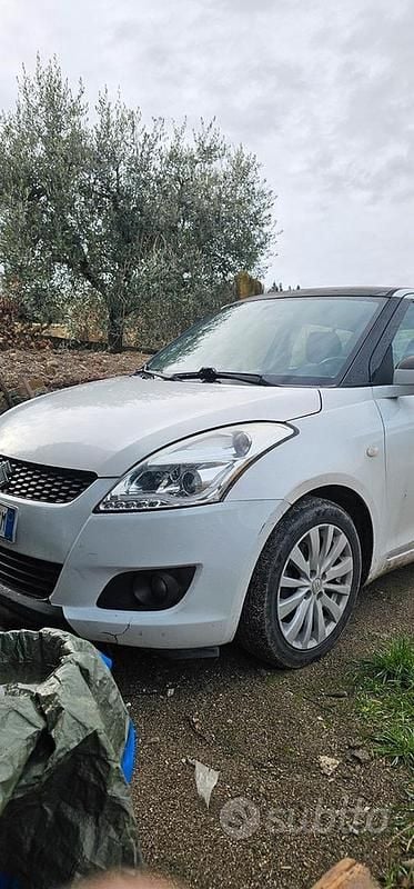 Begagnad Suzuki Swift 2010 Vit Halvkombi