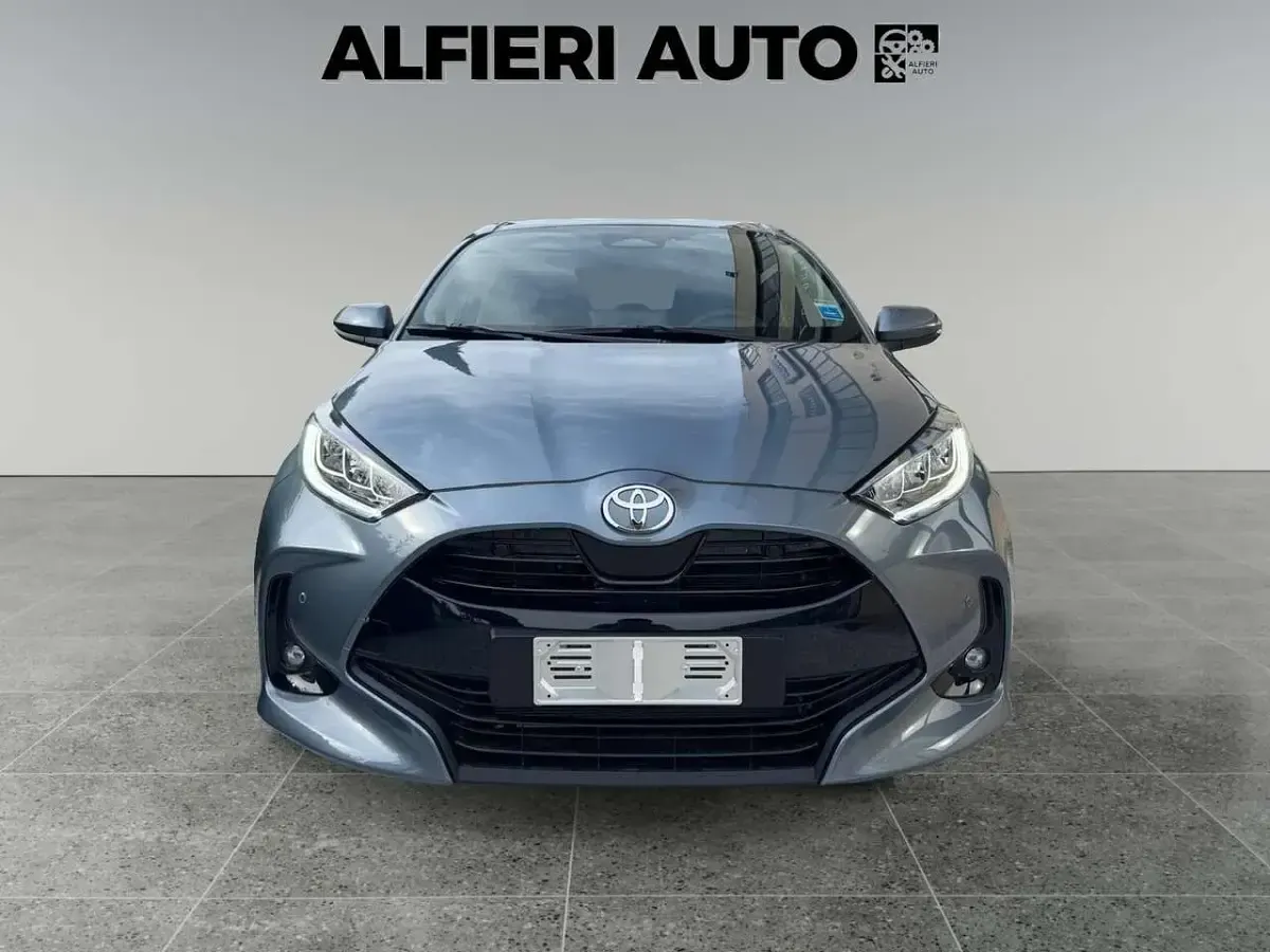 Nuova Toyota Yaris Hybrid 116 CV (85 kW) 2026 Grigio Berlina