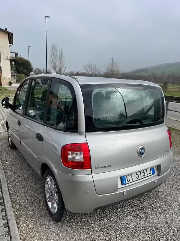 Usata Fiat Multipla Dynamic 115 CV (84 kW) 2005 Grigio Monovolume