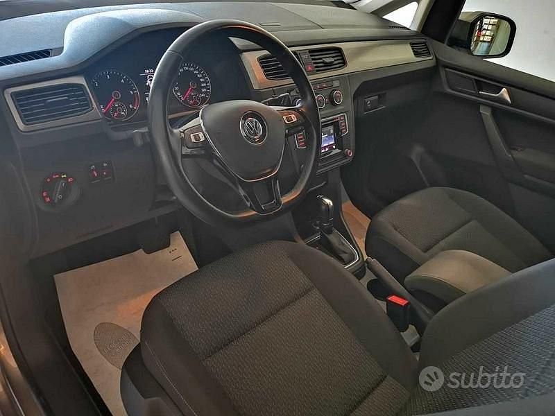 Usata VW Caddy Advance 102 CV (75 kW) 2019 Grigio Monovolume