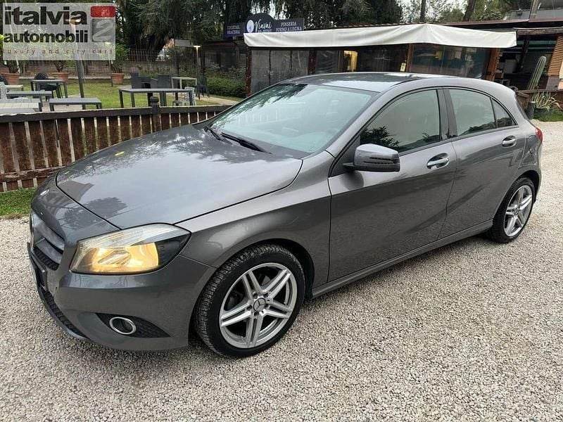 Grigio Usata 2014 Mercedes A180 Executive Tre volumi | 10.250 € (Super prezzo) - Immagine 1/4